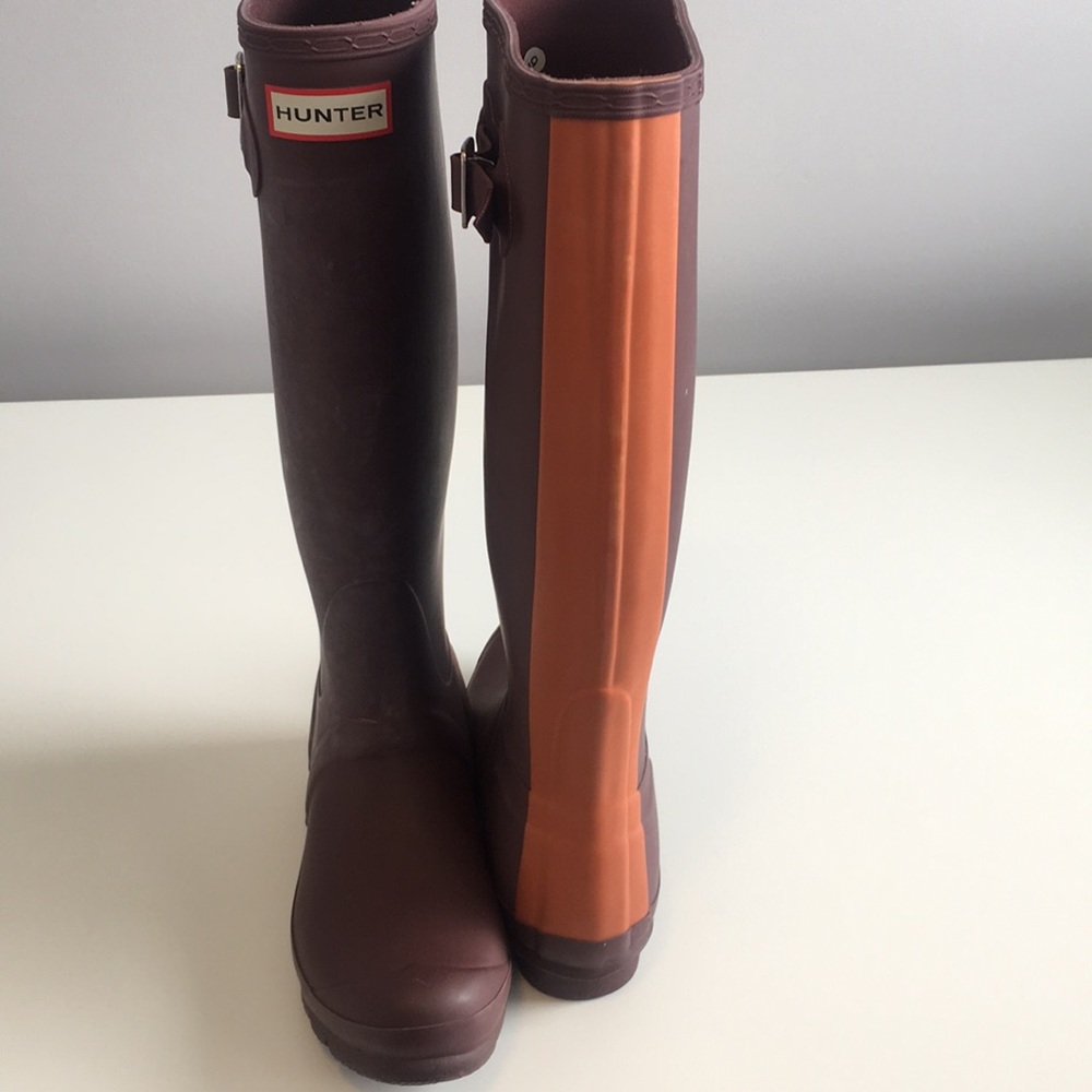 Hunter tall boots burgundy with orange stripe
